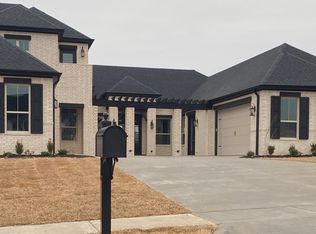 301 Birkshire Rd, Cave Springs, AR 72718