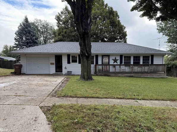 1810 Crestview Dr, Carroll, IA 51401