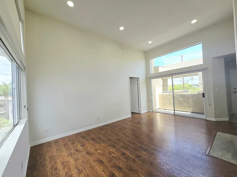 1559 Armacost Ave #302 — Photo 20