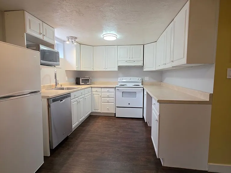 1221 E Crandall Ave #2 — Photo 8