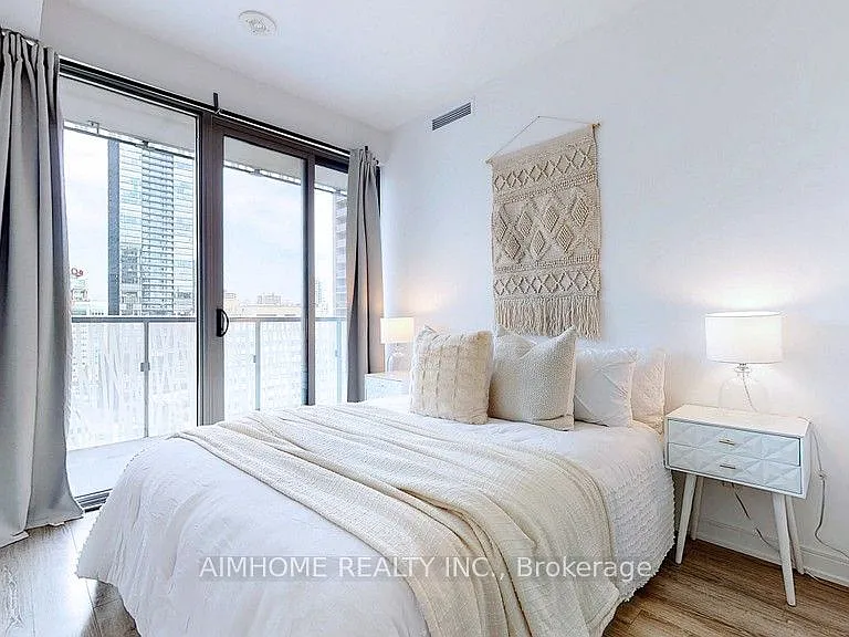 50 Charles St E #1403 — Photo 12