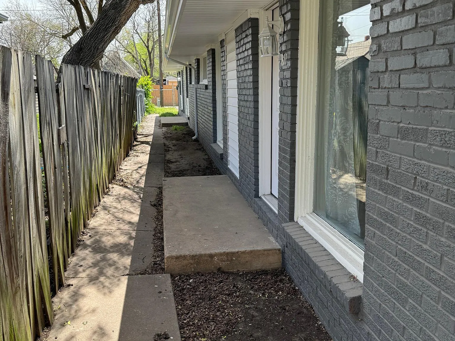 813 W Dayton Ave — Photo 4