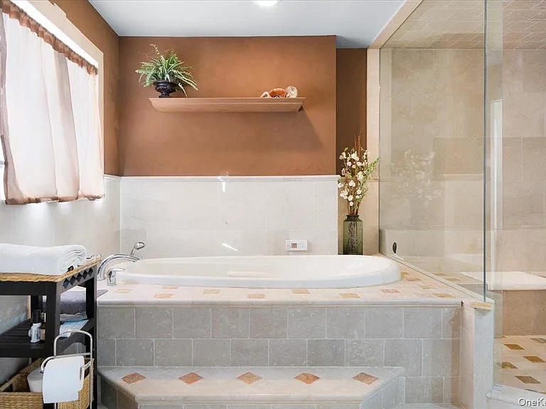 1403 Kings Hwy — Photo 26