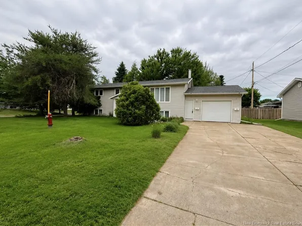 23 Pembroke Cres, Riverview, NB E1B 3Z9