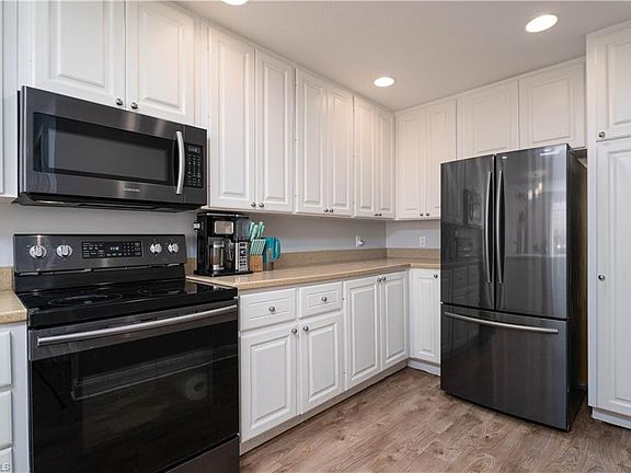 5th image of 28237 Jeneva WAY