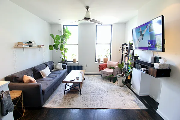 Rented by True Real Estate Group | media 10