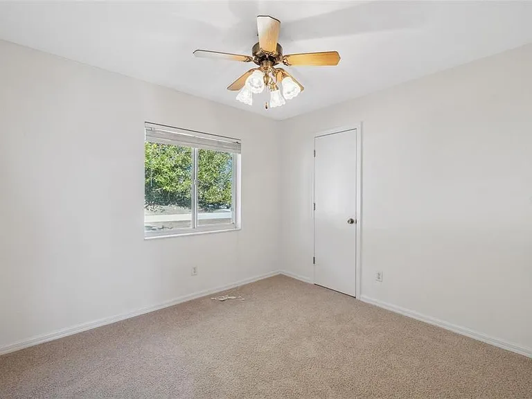 9853 SW 59th Cir — Photo 11