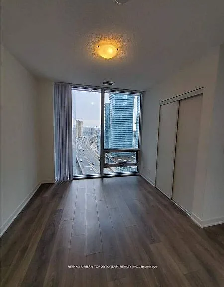 100 Harbour St #2402 — Photo 13