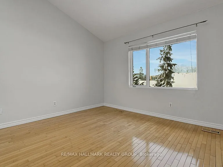 261 Bruyere St — Photo 30