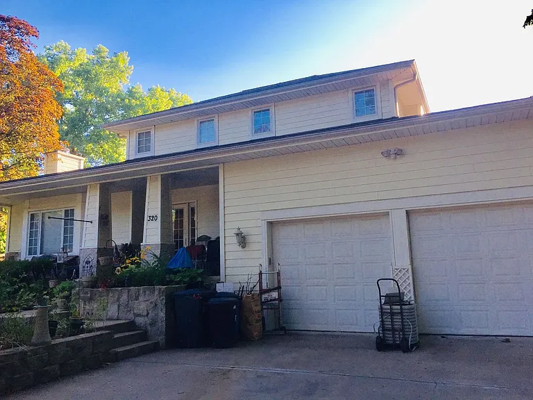 320 SE Willow Way — Photo 1