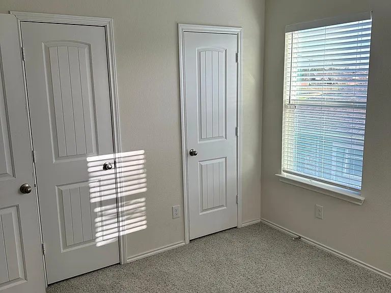 124 Rocroi Dr — Photo 12