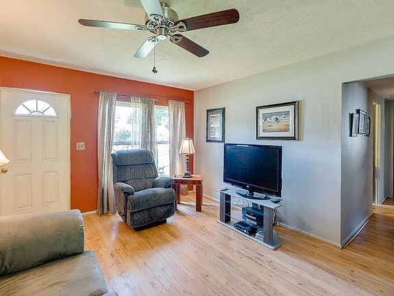 4th image of 14503 Sussex Dr