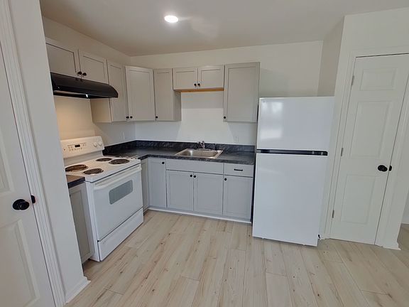 3rd image of 539 N Summitlawn St