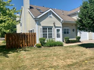 212 Kensington Ct, Gurnee, IL 60031