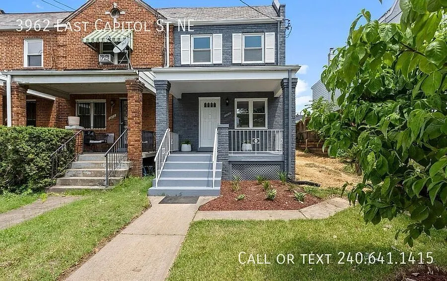 Lovely 2 BR + Den / 2 BA Home in East Capitol Street! — Photo 2