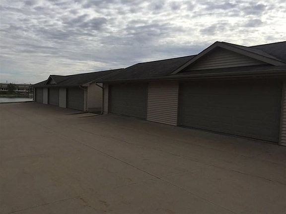 3rd image of 420 Bradley Pl Unit 4