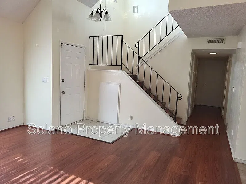 4 bed, 2.5 bath, 1256 sqft, $2,995 — Photo 4