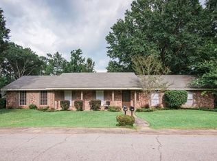 404 Whispering Pines Dr, Hattiesburg, MS 39402