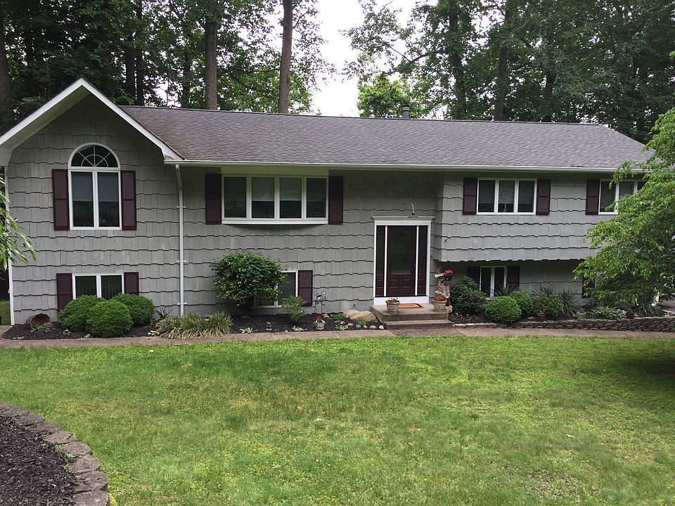 1st image of 6 Dawn Ln