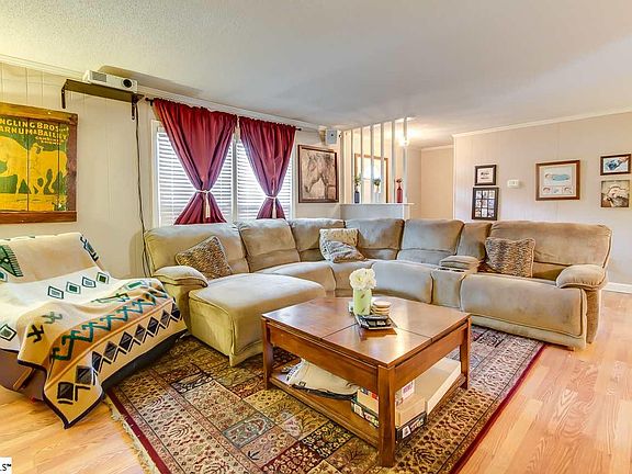4th image of 100 Ferncrest Dr