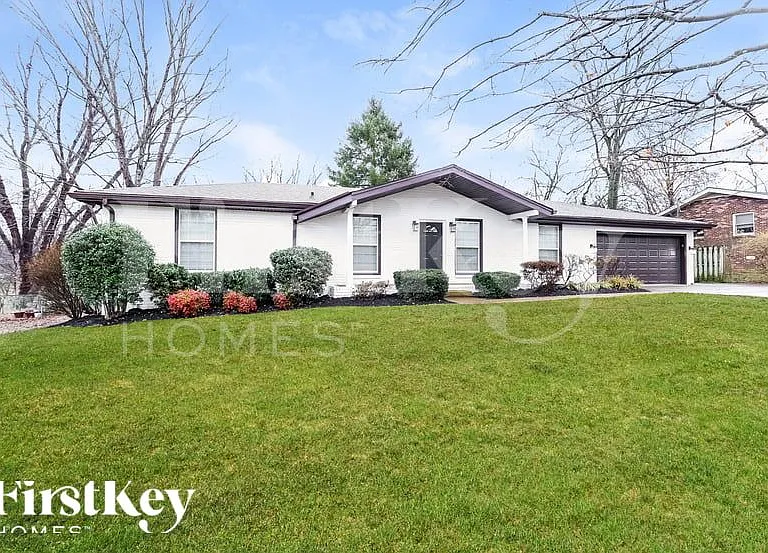 208 Beech Dr — Photo 2