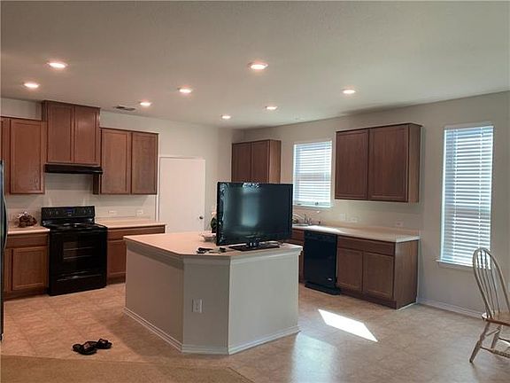 4th image of 6700 Horseshoe Pond Dr