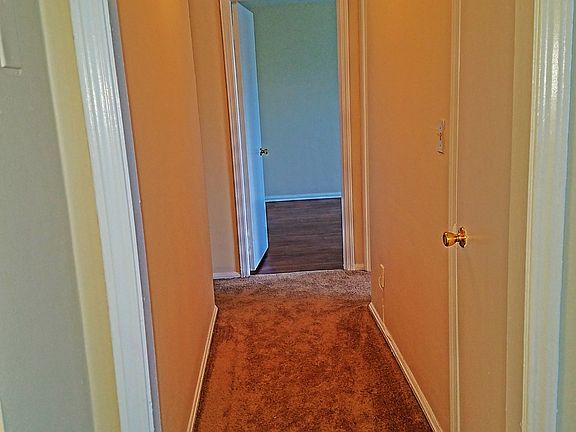 4th image of 15715 Van Aken Blvd #1