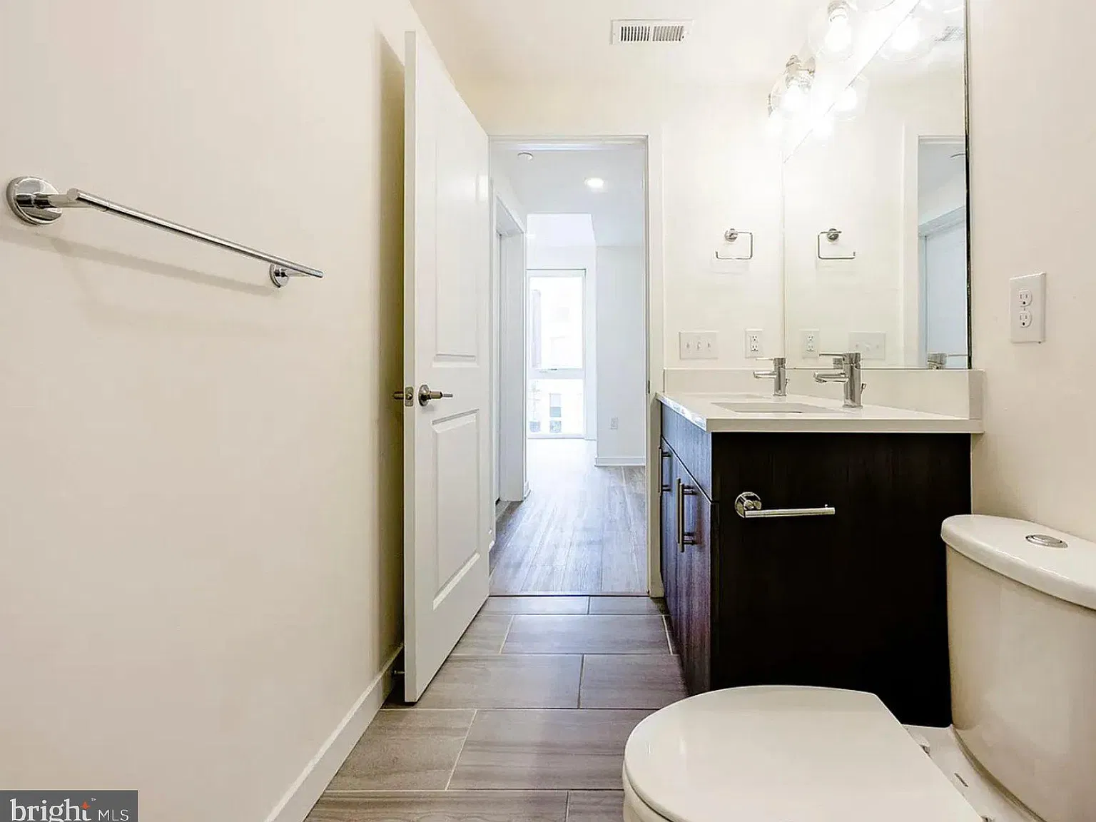 2 bed, 2.0 bath, 995 sqft, $1,895 — Photo 3