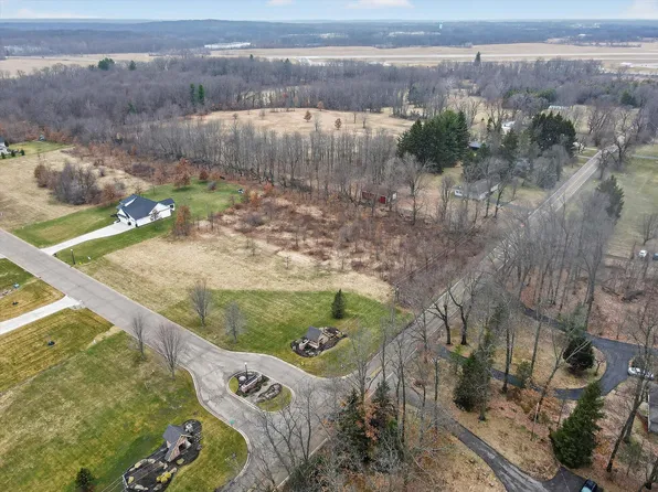 100 Stone Gate Dr, Battle Creek, MI 49015