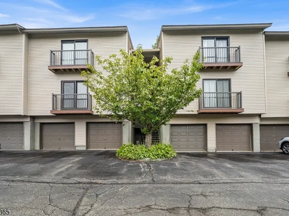 209 Spruce Hills Dr, Glen Gardner Boro, NJ 08826