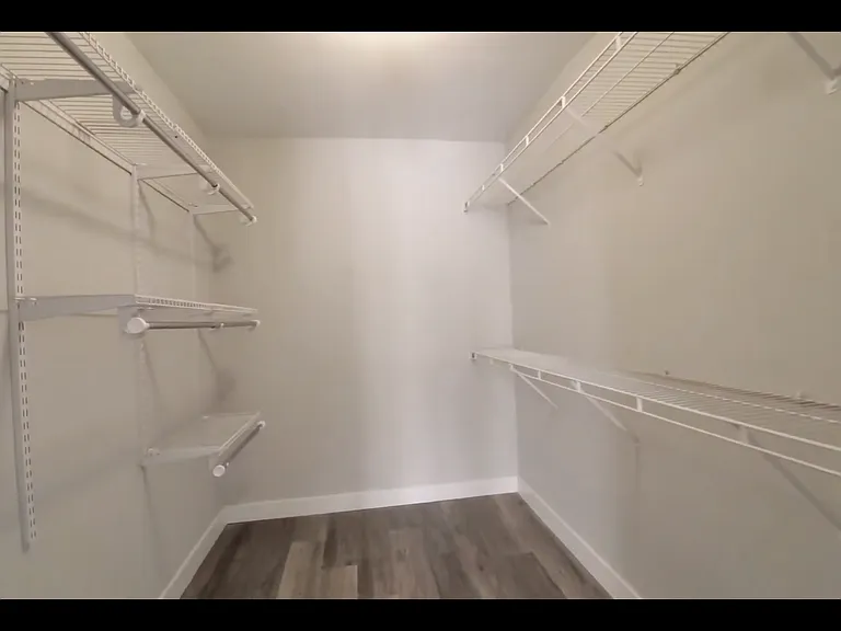 10 E Delaware Pl #21B — Photo 14