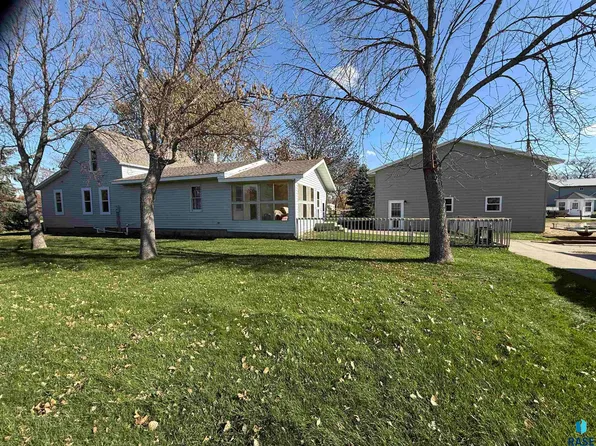 416 3rd St, Bruce, SD 57220