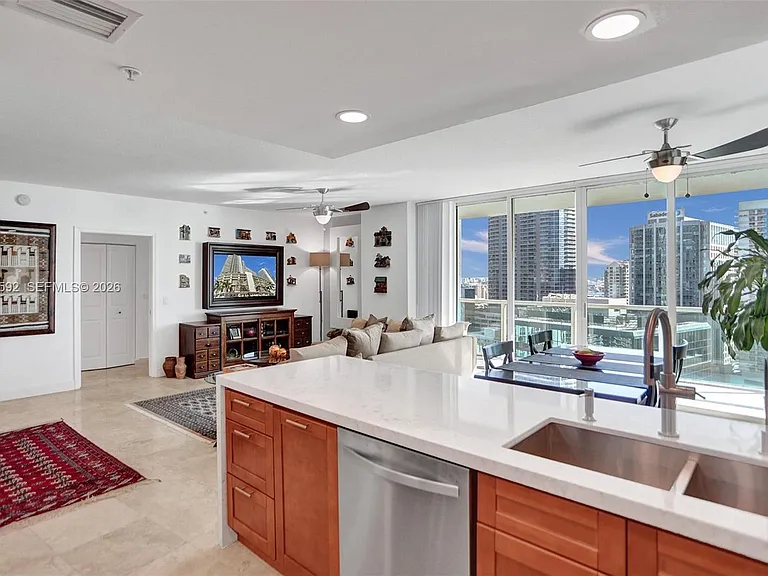 1250 S Miami Ave #2702 — Photo 7