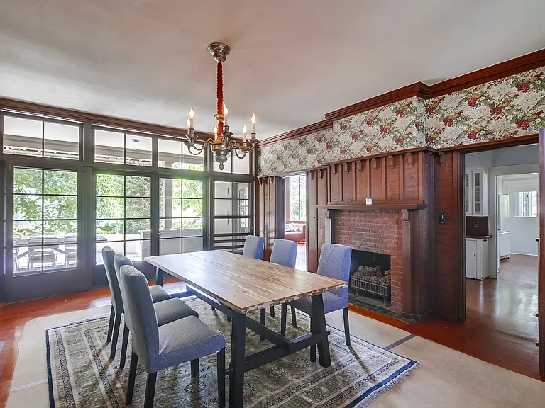 1005 Adella Ave — Photo 8