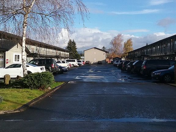 3rd image of 944 33rd Ave #9