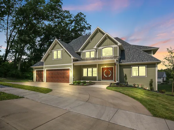 914 Lillian Russell Ct, Crown Point, IN 46307