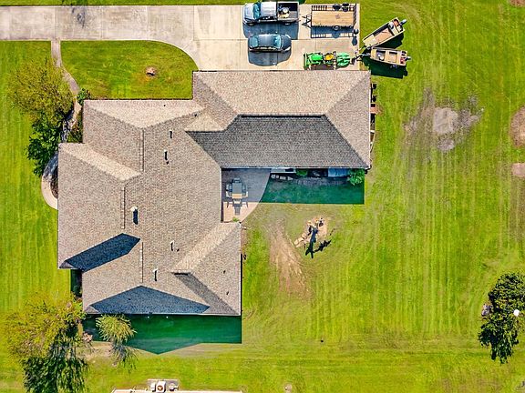 5th image of 135 Blossom Ct
