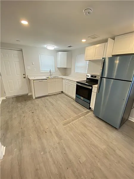 3 bed, 820 sqft, $1,550 — Photo 3