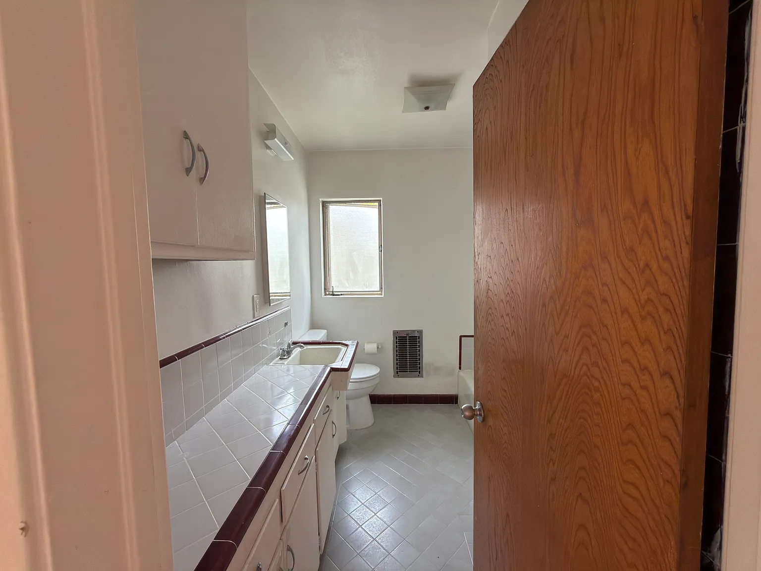 2 bed, 820 sqft, $2,400 — Photo 3