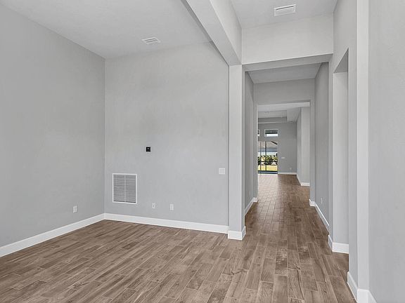 4th image of 665 Mosaic Blvd