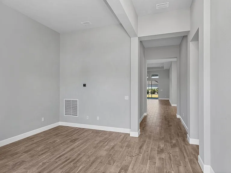 665 Mosaic Blvd — Photo 4