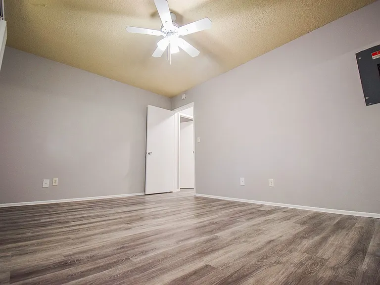 Vista Hills Apartments — Photo 27