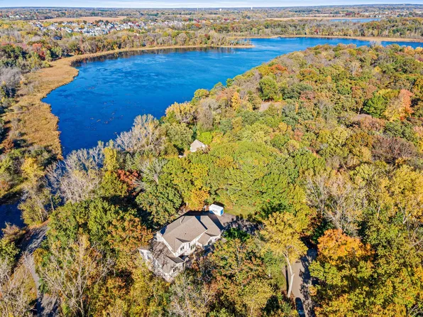 7 Chickadee Ln, North Oaks, MN 55127