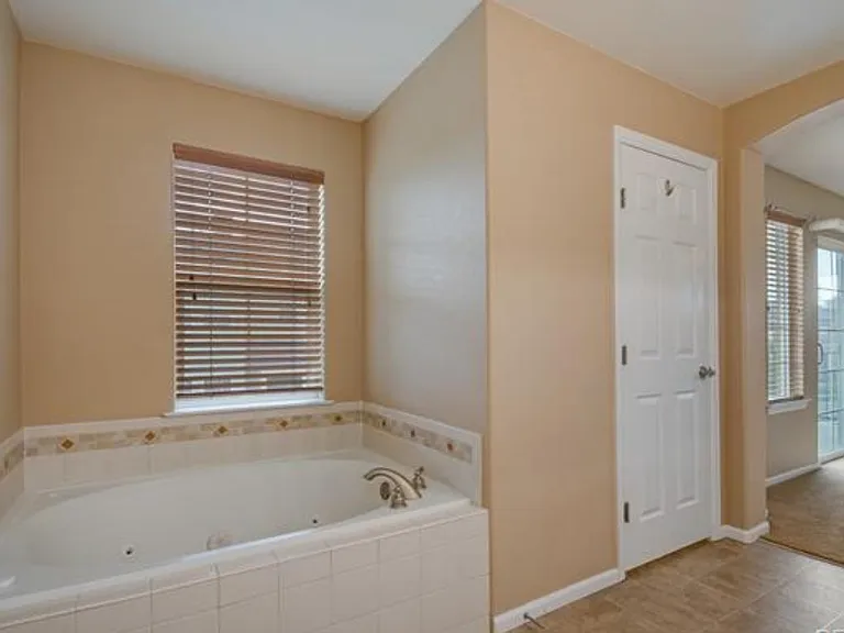 908 Rockhurst Dr #C — Photo 12