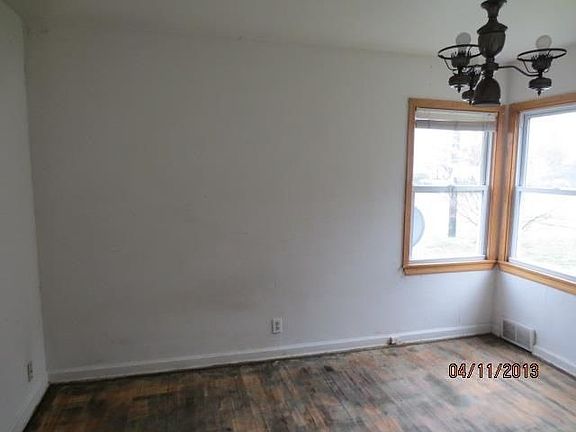 3rd image of 527 Webster Ave