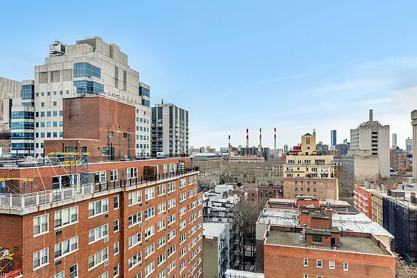 Sold by Avenues Real Estate | media 2