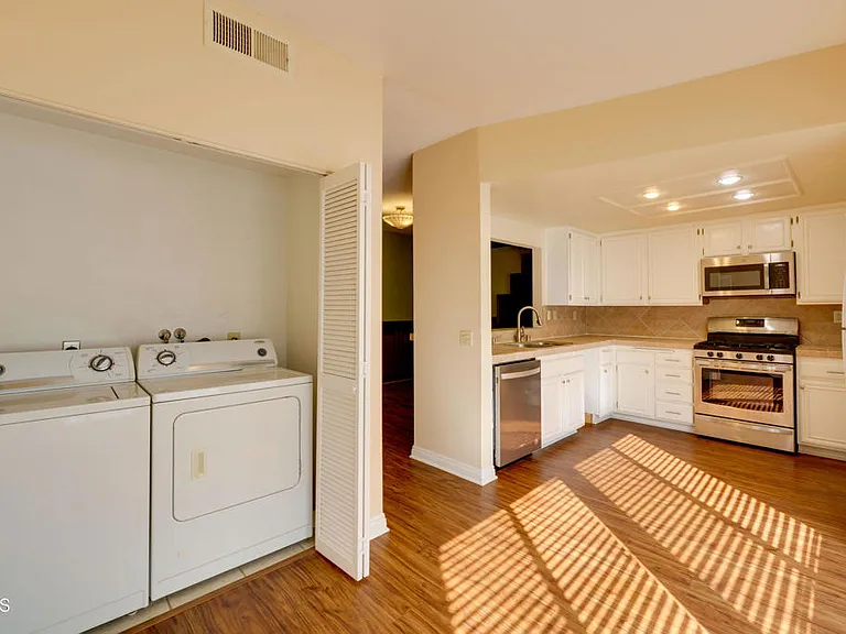 747 E California Blvd #4 — Photo 10