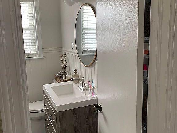 2nd image of 2109 Rainbow Dr