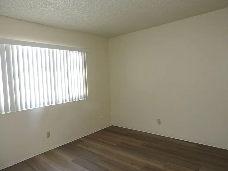 4944 Narragansett Ave — Photo 36