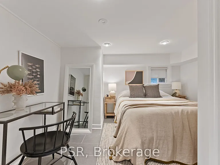 126 Dovercourt Rd — Photo 31